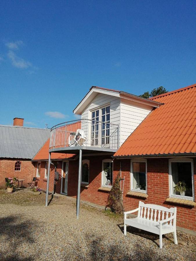Bed and breakfast for 2 personer, med terrasse og udsigt samt have - 1