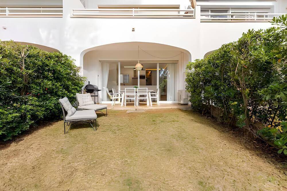 Apartamento entero, ¡Reformado a estrenar! Casa con jardín y Bbq a 5min de playa Arenal d’en Castell in Coves Noves, Es Mercadal
