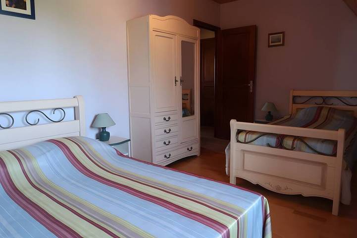 Location de vacances pour 7 personnes, avec terrasse et jardin à Jou-sous-Monjou - 3