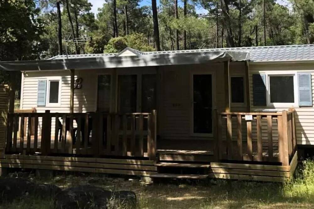 Mobilhome Tournesol Climatisé+confort - 3 chambres +Tv  (4 adulte +2 enfants) 4 Ã  6 personnes - 4 pers. inclus dans le tarif in Bollène, Vaucluse