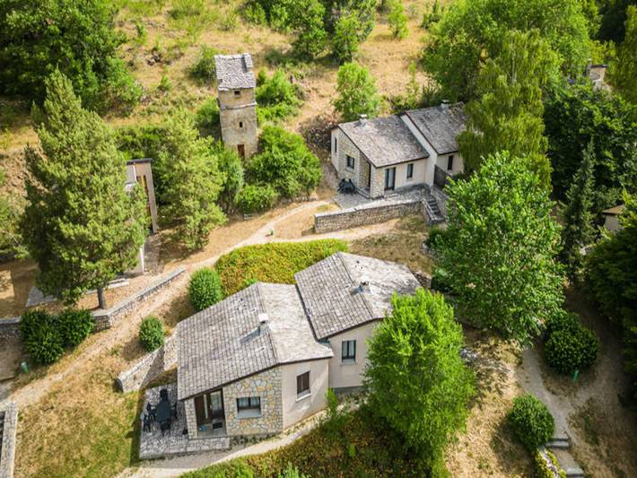 Gîte pour 4 personnes, avec terrasse et piscine à Chanac - 3