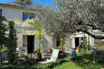 Location de vacances pour 7 personnes, avec jardin à Saint-Chamas