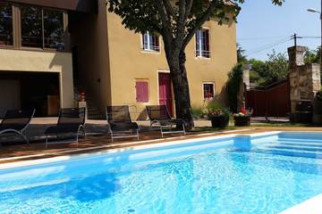 Gîte pour 6 personnes, avec jardin à Chenôves