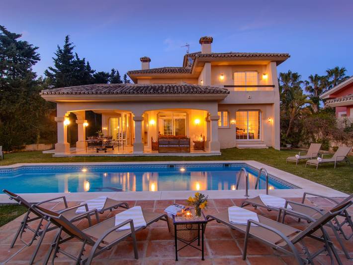 Ferienhaus für 8 Personen, mit Garten und Pool sowie Meerblick, kinderfreundlich in Marbella
