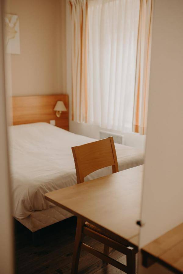 Hôtel pour 3 personnes, avec piscine et jardin, animaux acceptés à Cransac - 4