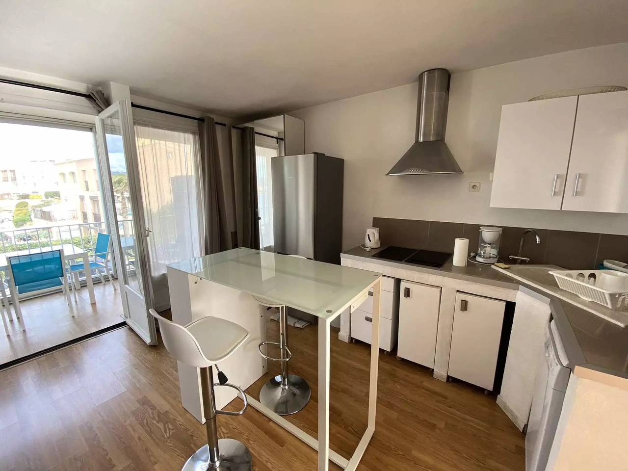 Hel lejlighed, Beautiful apartment with sea view, beaches, shops and restaurants on foot in Le Brusc, Six-Fours-les-Plages
