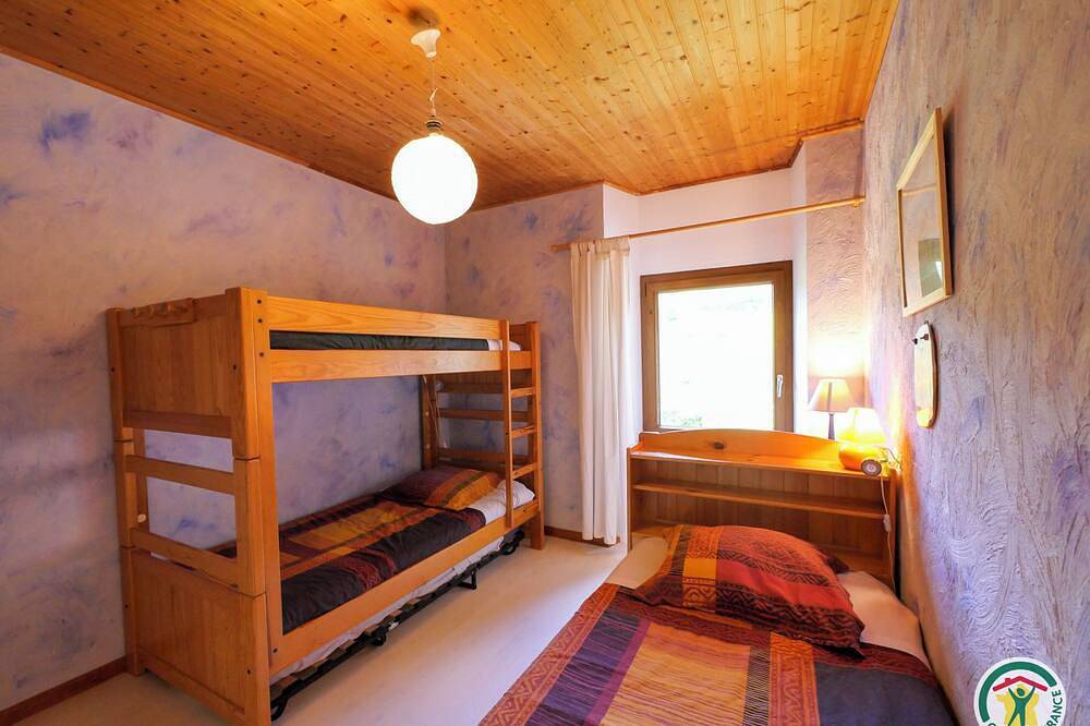 Grand gîte montagnard 9 pl, poêle à bois 2 t., sauna, Céüse, Gap, Hautes-Alpes in Gap, Région de Gap