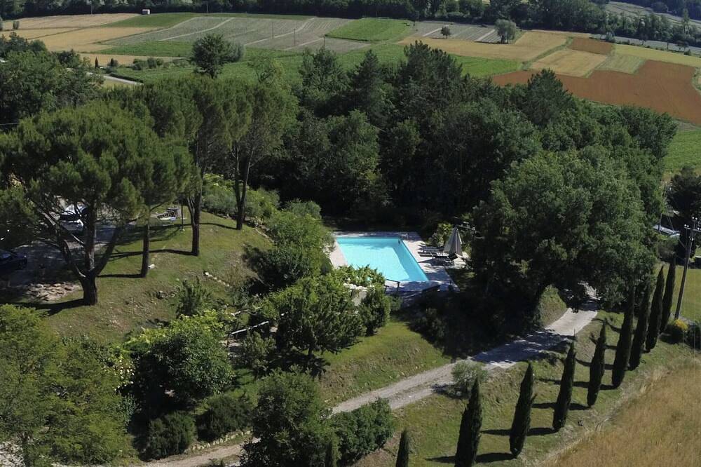 Elegant lemon house in a typical Tuscan farmhouse. in Anghiari, Valtiberina