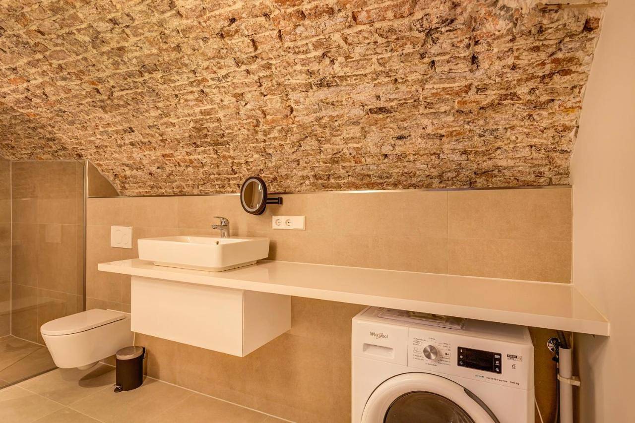 Luxurious renovated apartment in Utrecht City center with view on the old canal in Utrecht, Bestuur Regio Utrecht