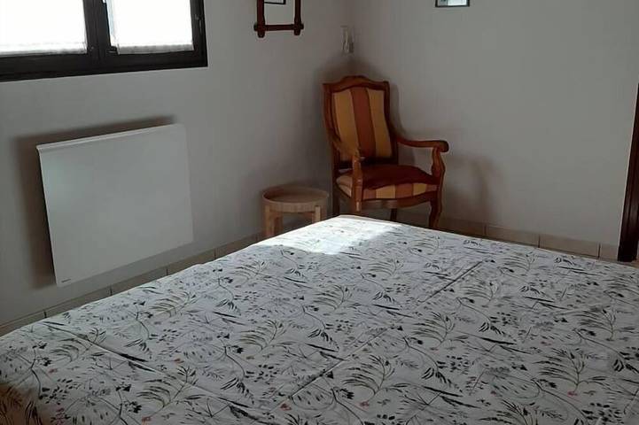 Location de vacances pour 3 personnes, avec terrasse dans La Biolle - 4