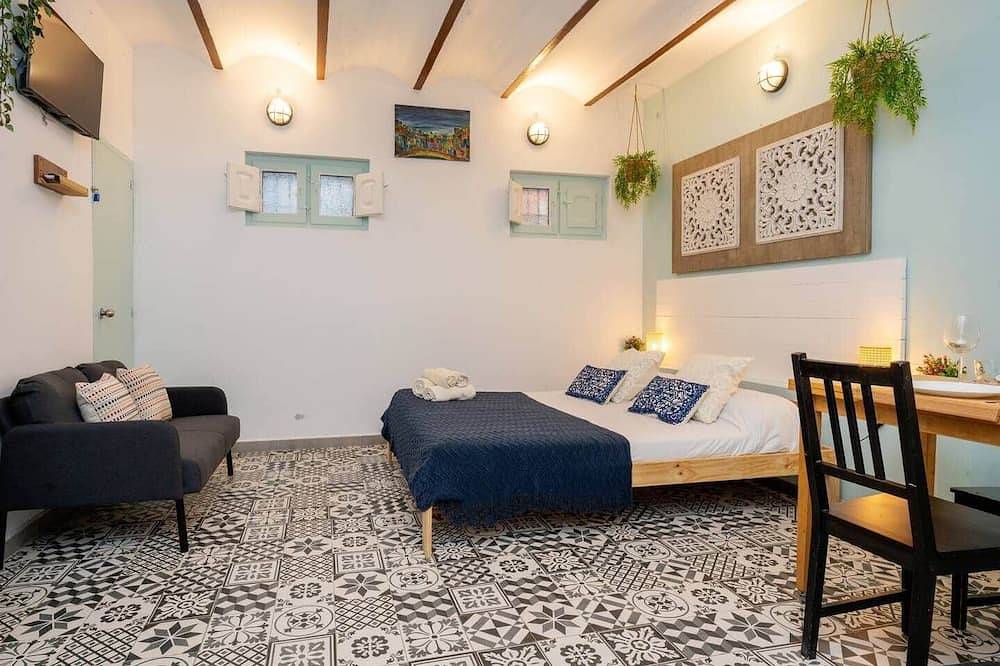 Ganze Wohnung, Studio 10' walking distance from the beach and 20' from Bcn Center. in Sant Adrià de Besòs, Barcelonès