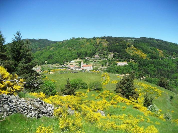 Chambre d’hôte pour 4 personnes, avec Terrasse et Jacuzzi ainsi que Jardin et Vue en Ardèche