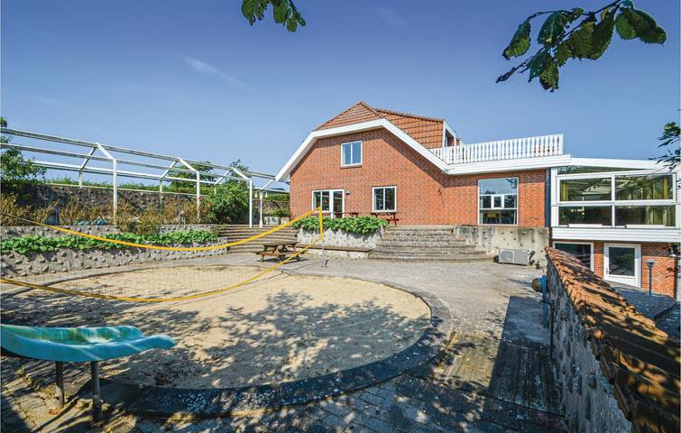 Ferienhaus für 20 Personen, mit Sauna und Whirlpool sowie Terrasse in Fur