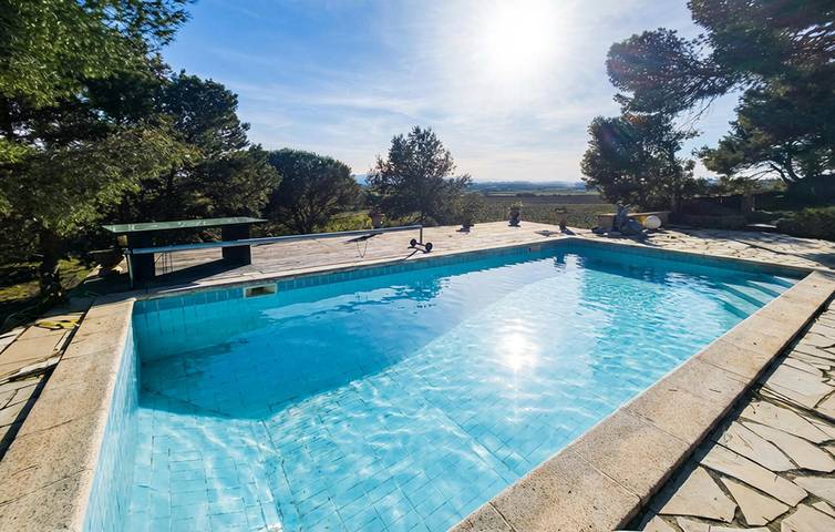 Location de vacances pour 8 personnes, avec terrasse ainsi que jardin et piscine à Rieux-Minervois - 3