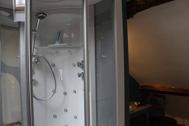 Location de vacances pour 2 personnes, avec balcon et jardin à Charbonnières-les-Vieilles - 4