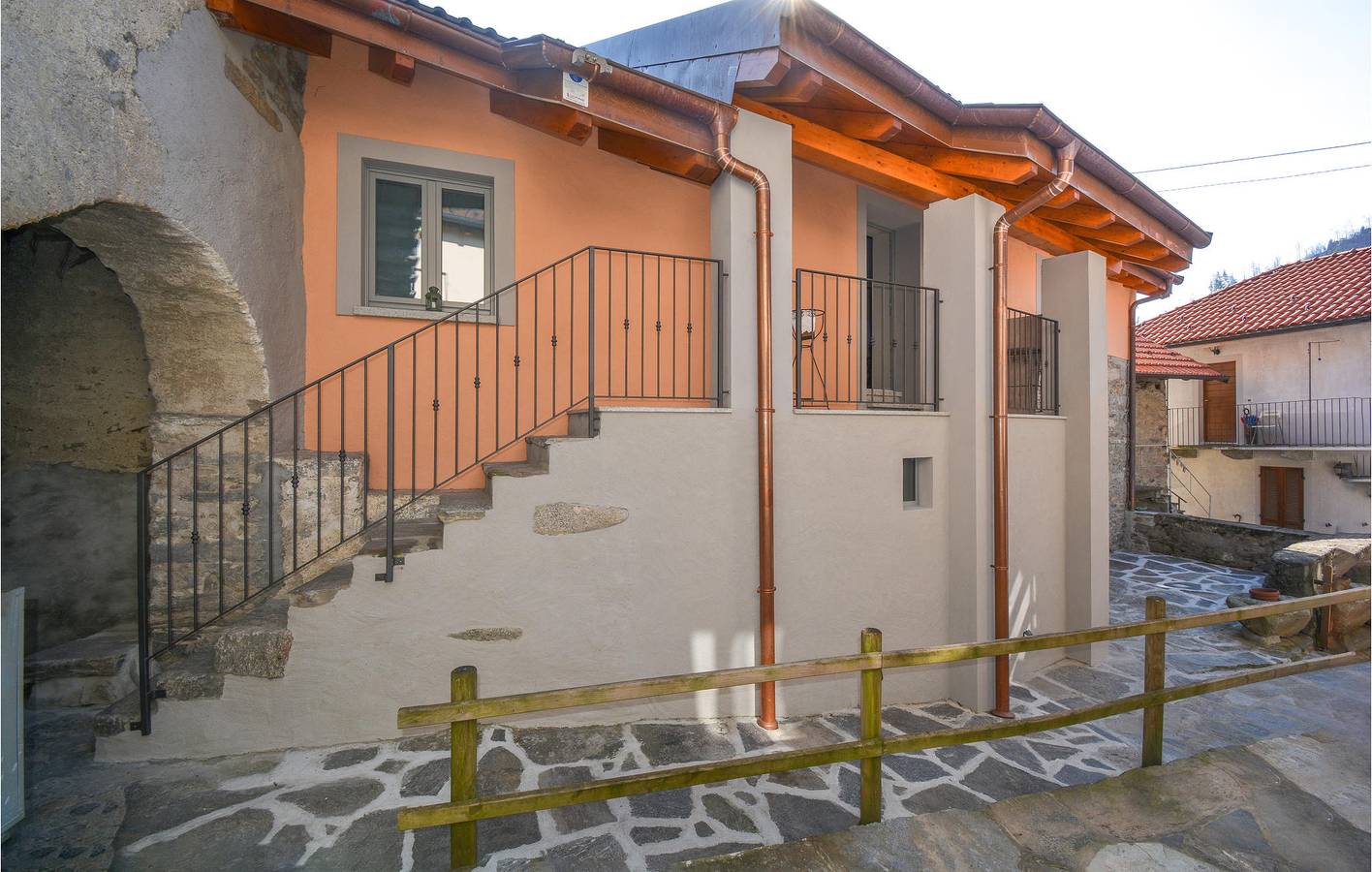 Terrassenwohnung in der Nähe des Lago Maggiore in Albagnano, Bee