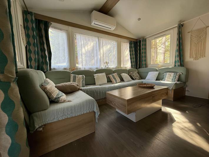 Mobile Home 'Tout Confort' with Shared Pool, Wi-Fi and Air Conditioning in Hourtin, Lesparre-Médoc region