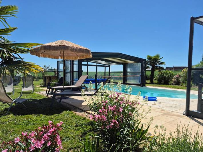 Location de vacances pour 11 personnes, avec Jacuzzi et Terrasse ainsi que Jardin et Piscine dans Les Hermites
