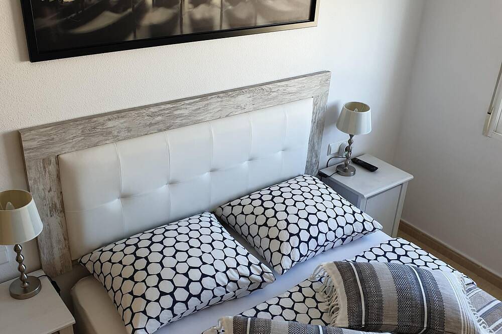 Apartamento entero, Casa Girasol, apartamento soleado con Wifi in Los Montesinos, Costa Blanca