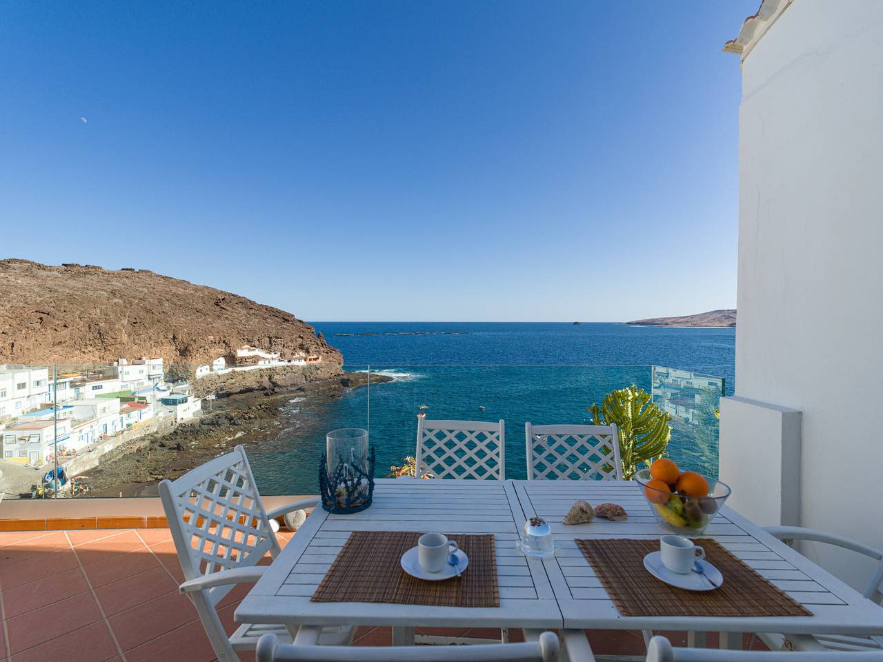 Coastal Holiday Home in Tufia - Light and Terrace in Playa de Tufia, Telde
