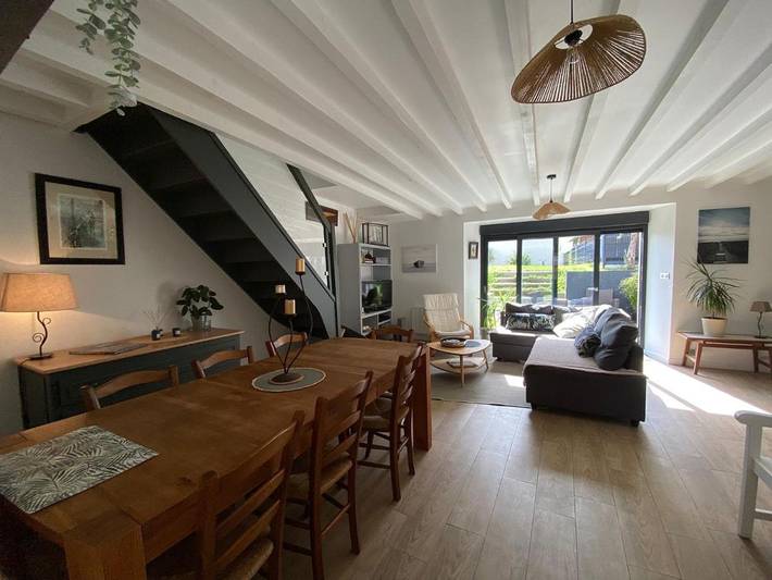 Location de vacances pour 8 personnes, avec Terrasse et Jardin à La Ville-ès-Nonais