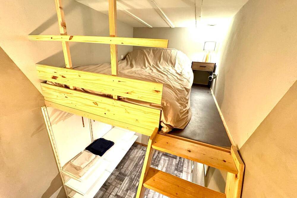 Hausboot-Apartment-Ensuite-Blick auf den Kanal in Metz, Metz Region