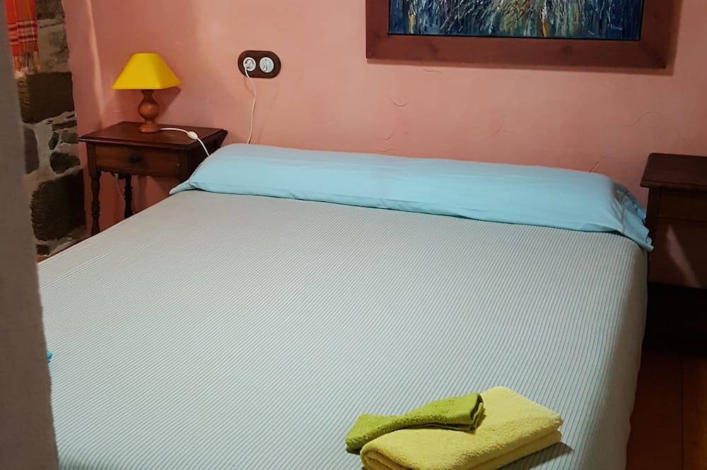 House in quiet village. Ideal couples, and friends, in Noceda del Bierzo León. in Noceda del Bierzo, Cordillera Cantábrica