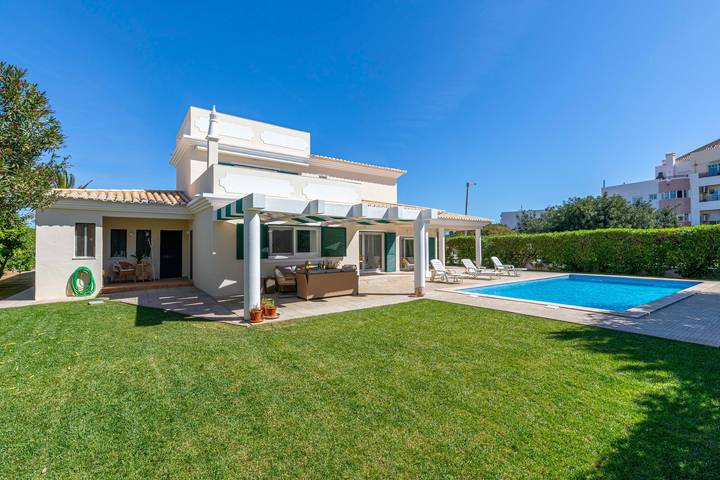 Villa para 8 pessoas, com Varanda e Terraço e ainda Jardim em Tavira