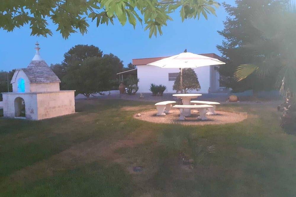 Historic villa with trulli in Valle D'itria surrounded by nature in Cisternino, Salento