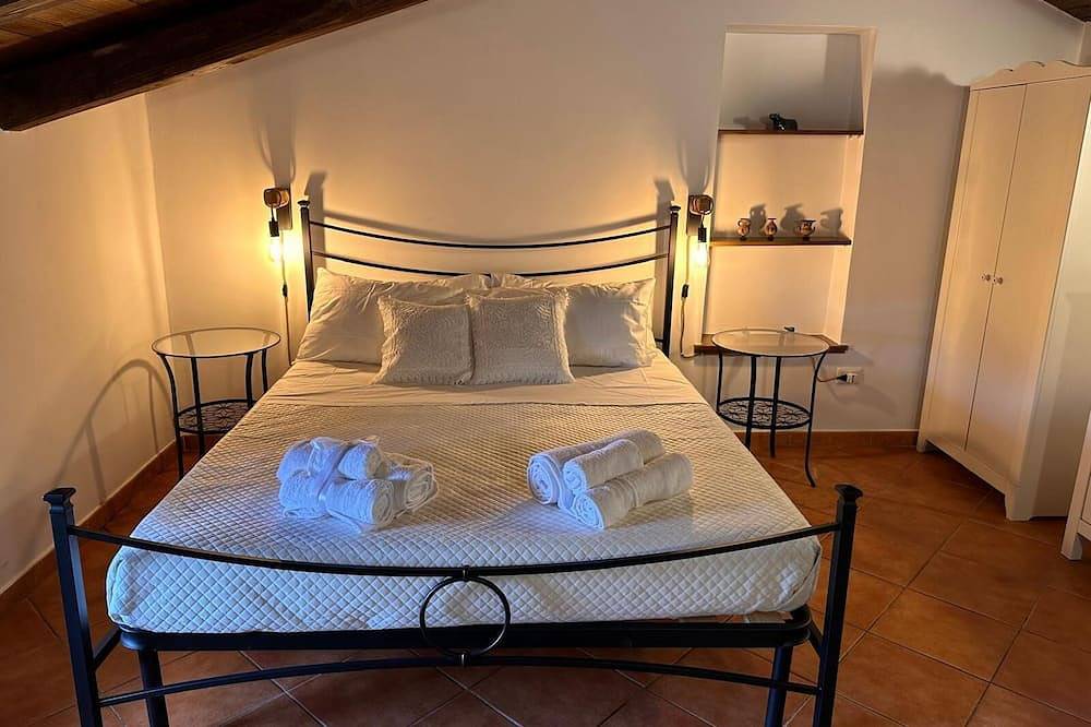 Lovely maisonette twenty steps from the walls of Paestum in Paestum, Cilento