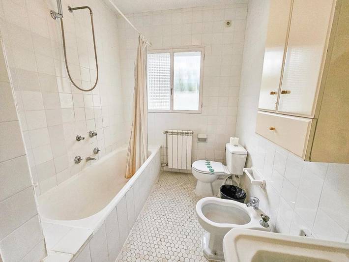 Location de vacances pour 12 personnes, avec vue ainsi que piscine et jardin, animaux acceptés à Biescas - 4