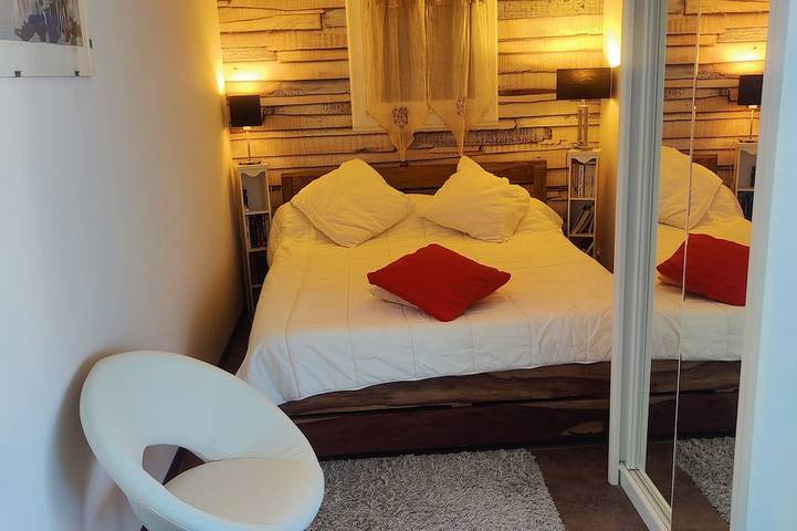 Ganze Wohnung, Logement Avec Piscine Couverte Chauffée et spa Privatifs, vue Panoramique in Estivareilles (Allier), Montluçon und Umgebung