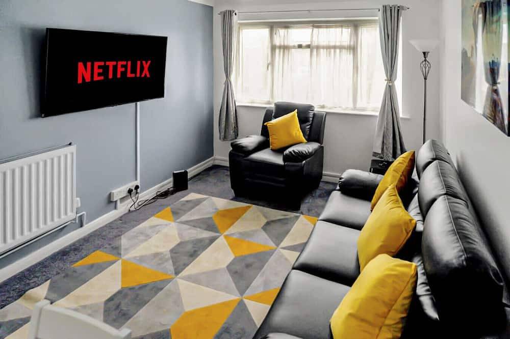 Bright 2-bedroom home with private garden & easy London access in Bexley, Londres