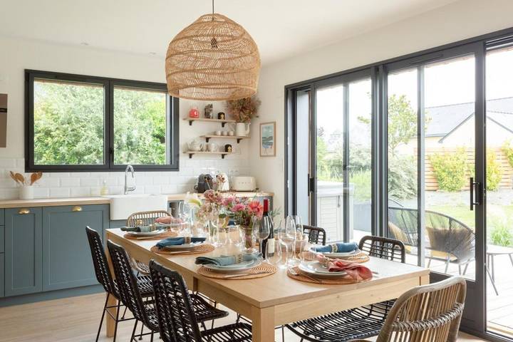 Location de vacances pour 9 personnes, avec piscine ainsi que jardin et vue dans Val-d'Izé