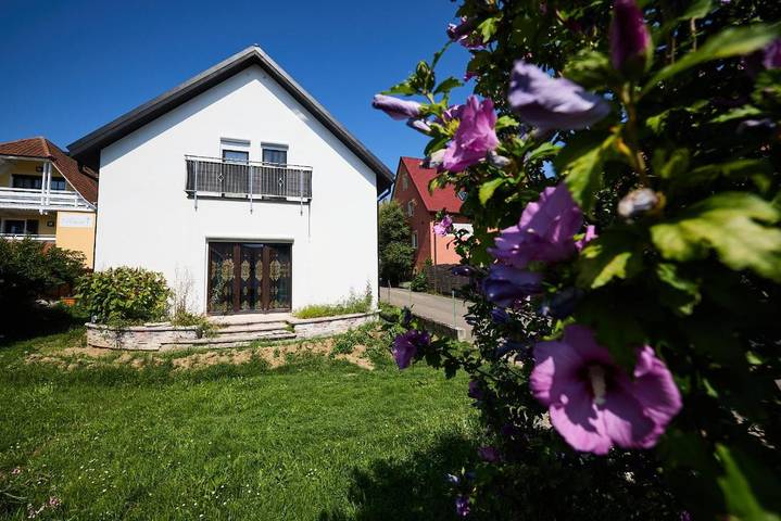 Ferienwohnung für 7 Personen, mit Ausblick und Garten, kinderfreundlich in Schweigen-Rechtenbach