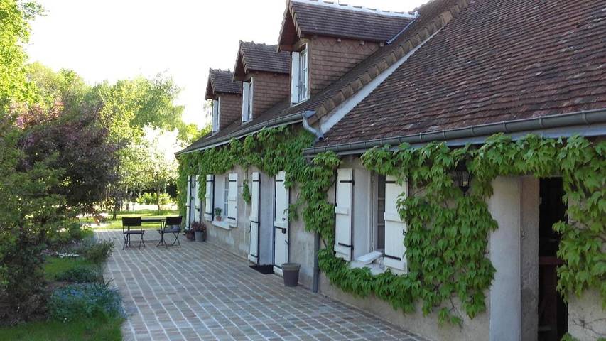 Gîte pour 10 personnes, avec piscine ainsi que jardin et vue à Monteaux - 2