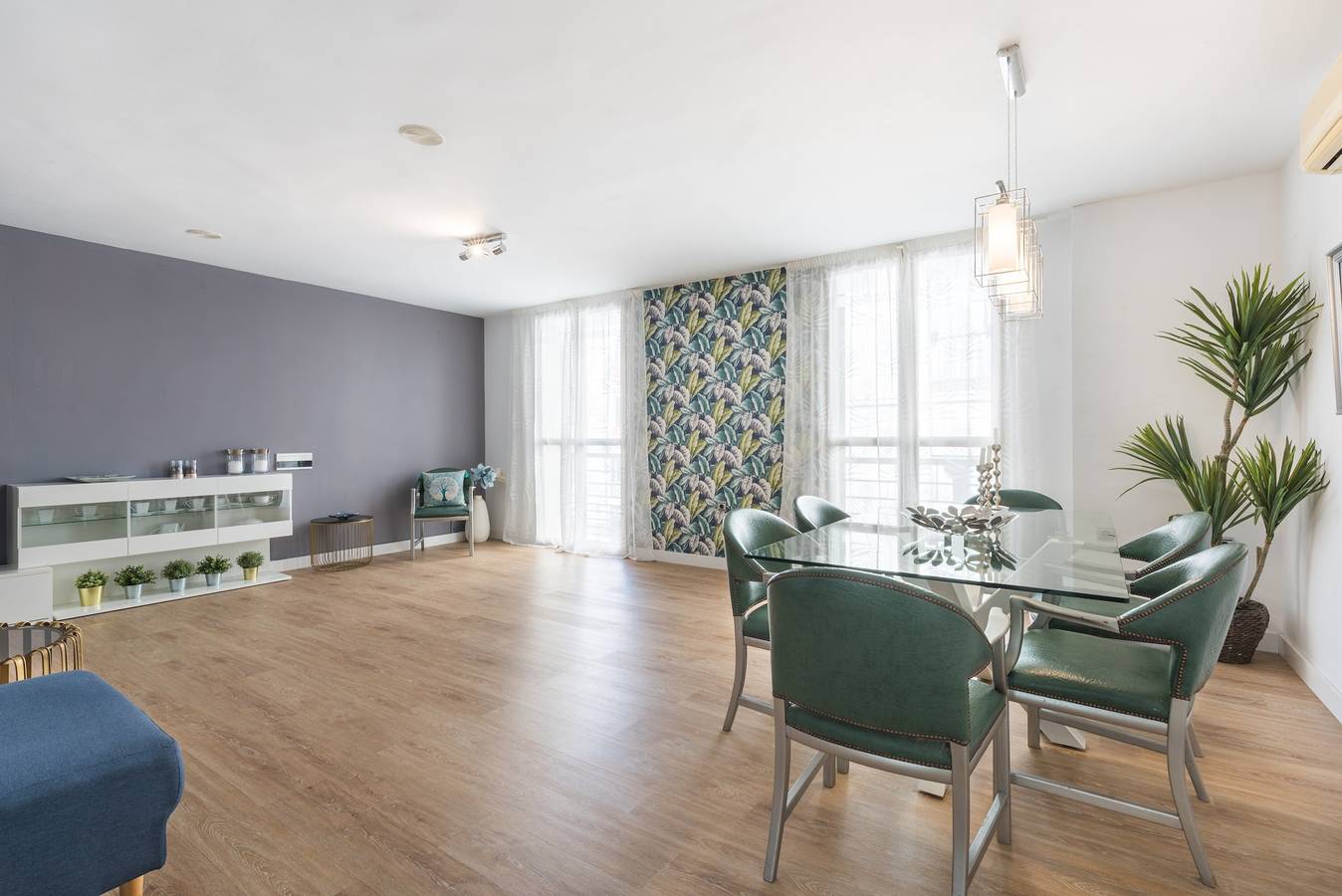 Entire apartment, 'Modern Apartment Calle Larios' with Balcony & Wi-Fi in Malaga Centro Historico, Malaga