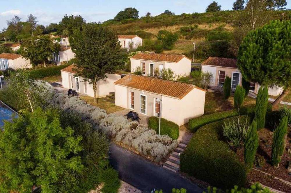 Entire apartment, Appartement 2 étoiles - ccbbdgf in Les Epesses, Loire Valley