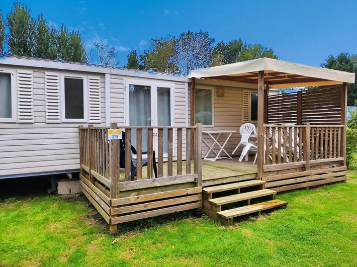 Camping pour 6 personnes, avec Terrasse ainsi que Jardin et Piscine