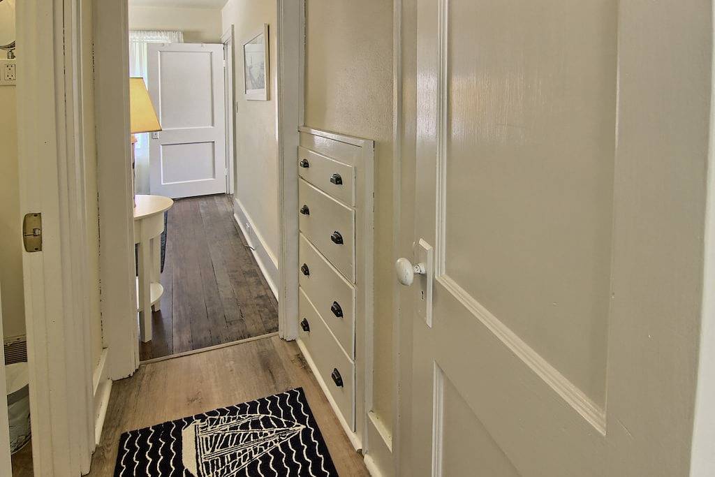 Short walk to Downtown and beaches. Winter skiing a short 30-minute drive away. in Charlevoix, Charlevoix County