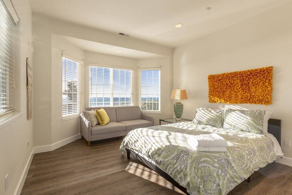 Top Coastline Views | Family Friendly | San Fran Airport West | Laundry+Parking in Pacifica, San Mateo County