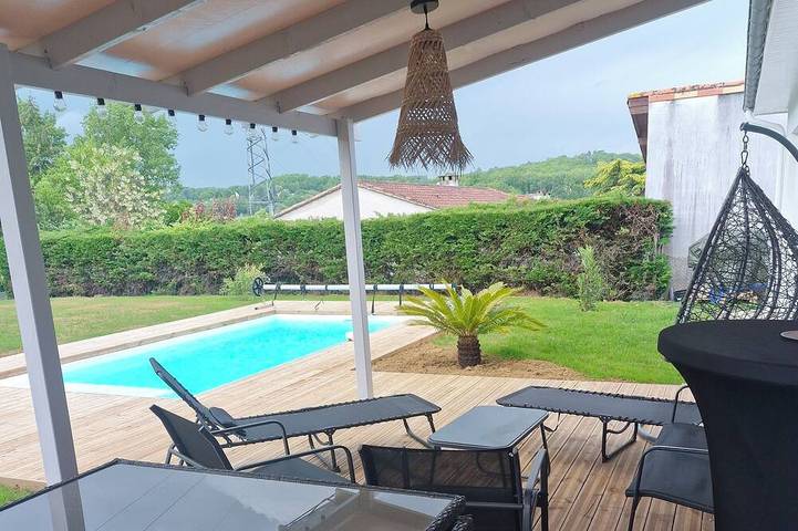 Location de vacances pour 6 personnes, avec terrasse et jardin à Pont-du-Casse