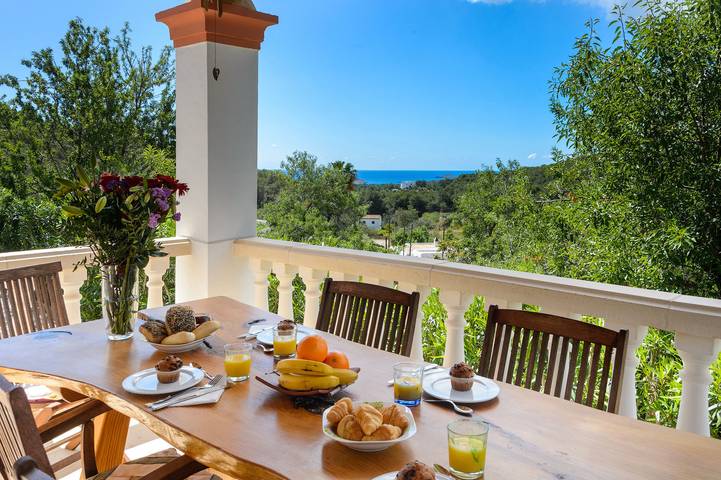 Cheap villa for 4 people, with Hot tub and Terrace as well as Garden in Ibiza
