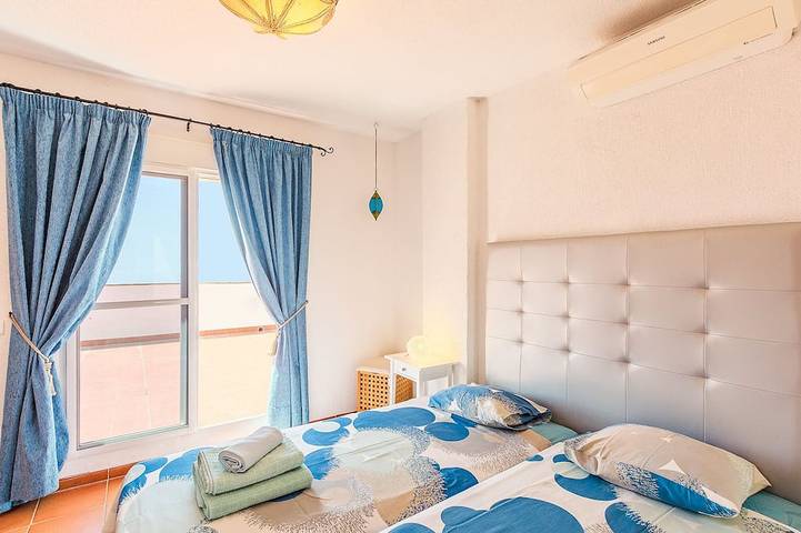Beautiful view, up to 6 p., heated pool & relax pool, panorama, wifi, airco. in Torrox, Costa del Sol