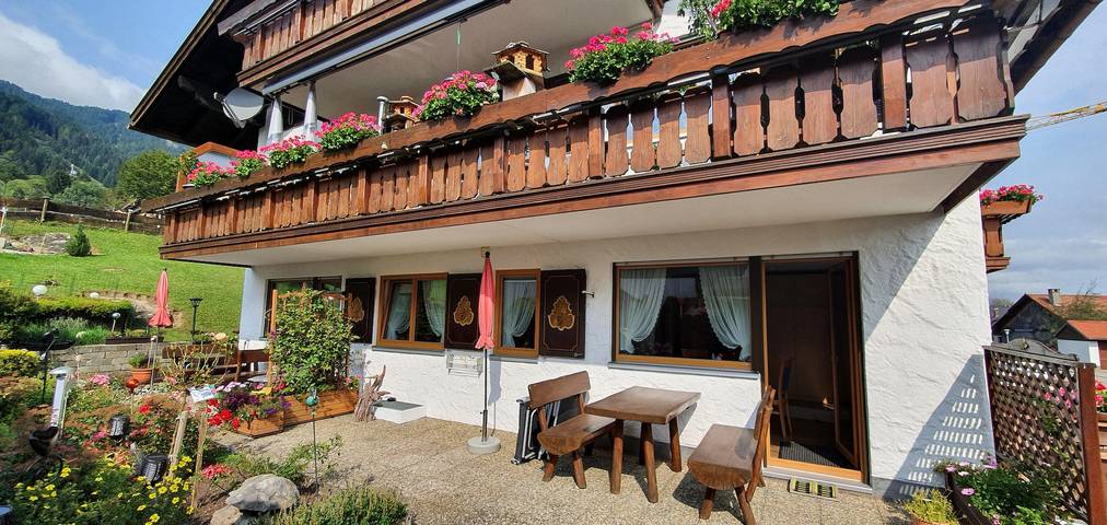 Ferienwohnung für 2 Personen, mit Balkon und Terrasse sowie Garten in Bolsterlang