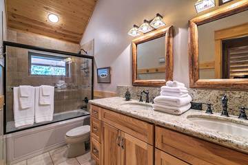 Log Cabin for 11 Guests in McCall, Payette Lake, Picture 4