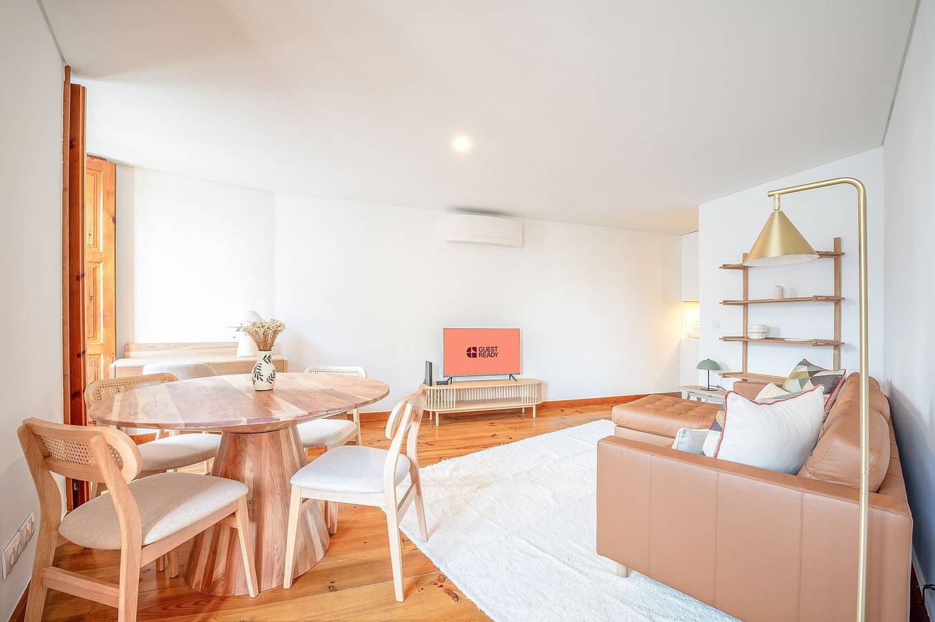 Entire apartment, Guestready - Night out adventure in Lisbon in Misericórdia, Lisbon