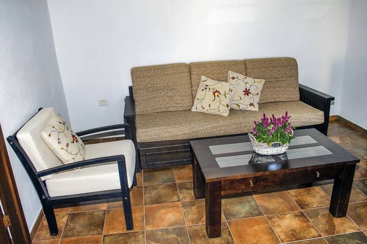 Gîte pour 3 personnes, avec jardin dans Alojera - 2