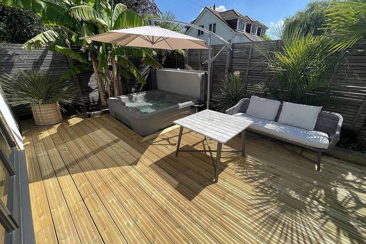 Holiday rental for 2 people, with hot tub and garden in Berkshire