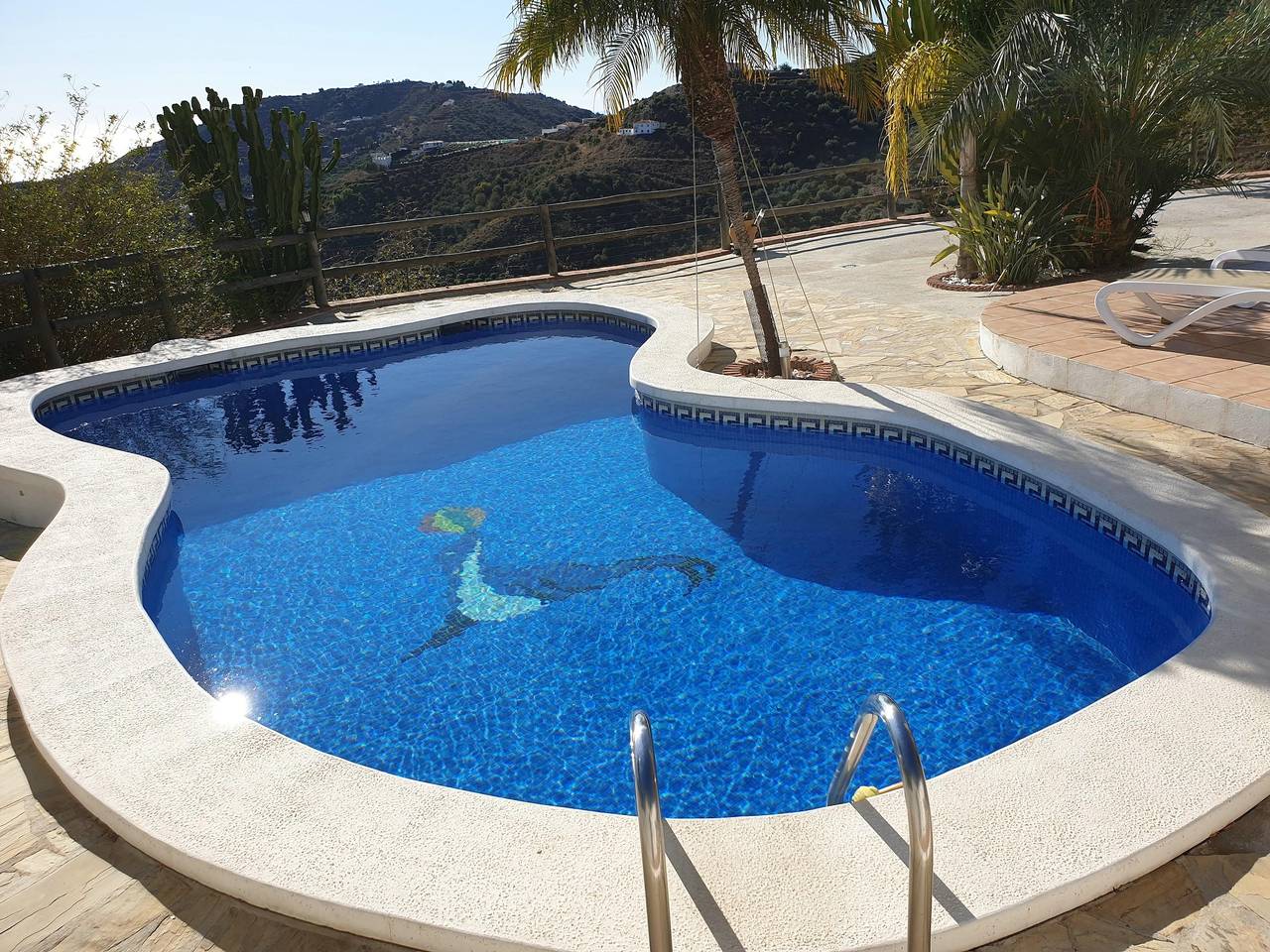 Casa de vacaciones 'Casa Floranda' con vistas a la montaña, Wi-Fi y aire acondicionado in Torrox, Costa del Sol